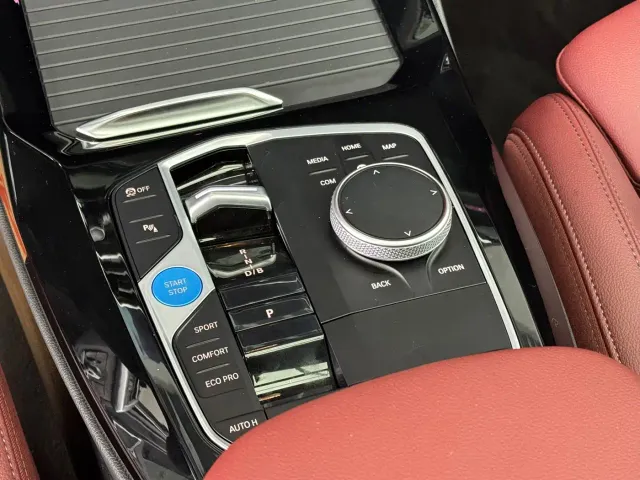 BMW iX3 — Фото автомобиля 14