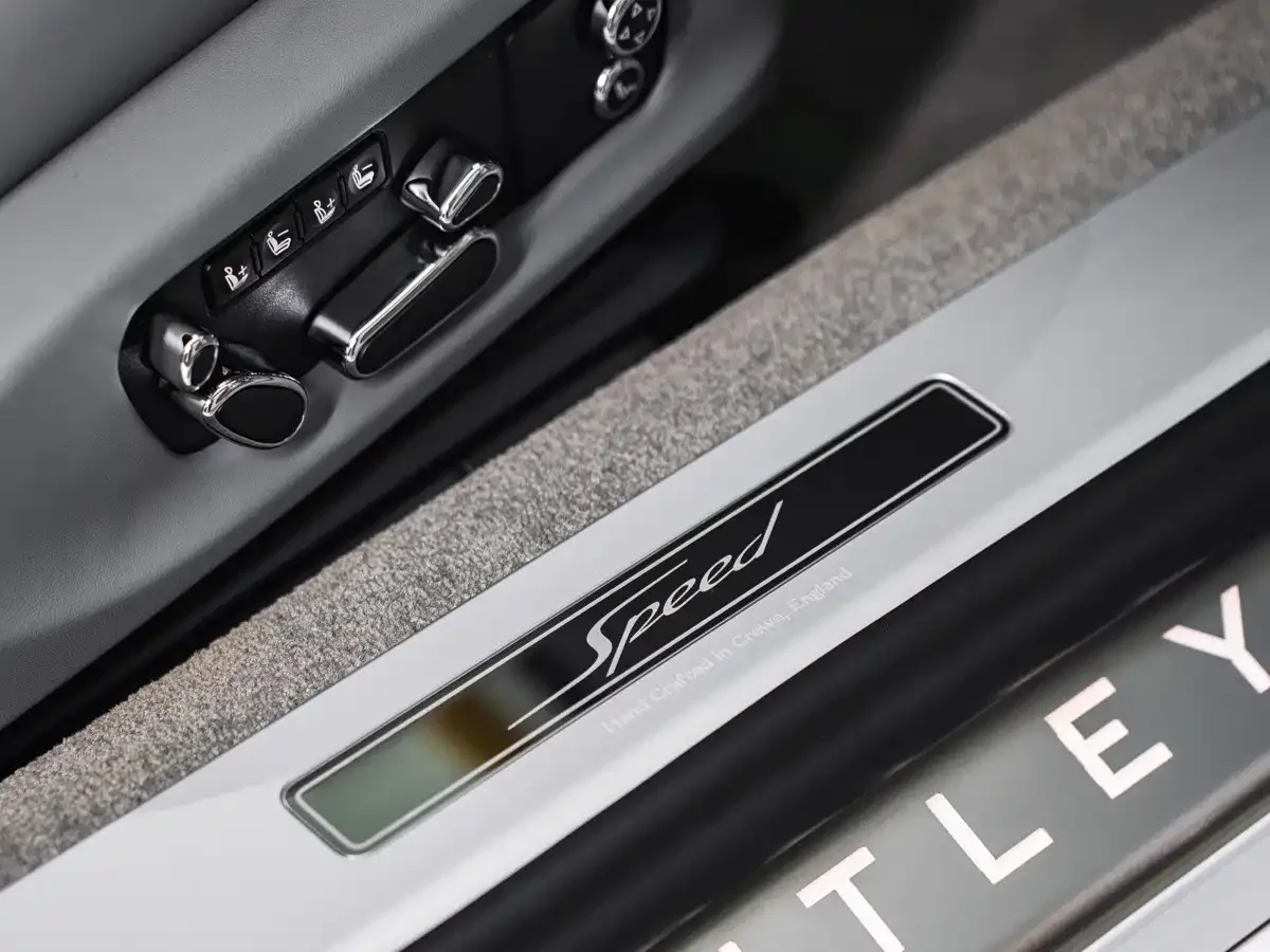 Bentley Continental Plug-in Hybrid 2025 GT Ultimate Edition — Фото автомобиля 20