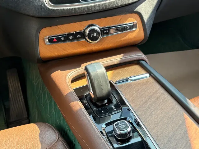 Volvo XC90 — Фото автомобиля 10