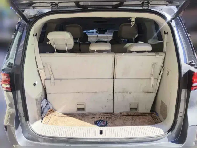 Roewe iMAX8 — Фото автомобиля 13