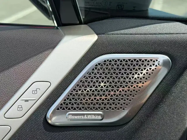 BMW iX — Фото автомобиля 15