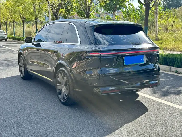 Li Auto L8 — Фото автомобиля 29