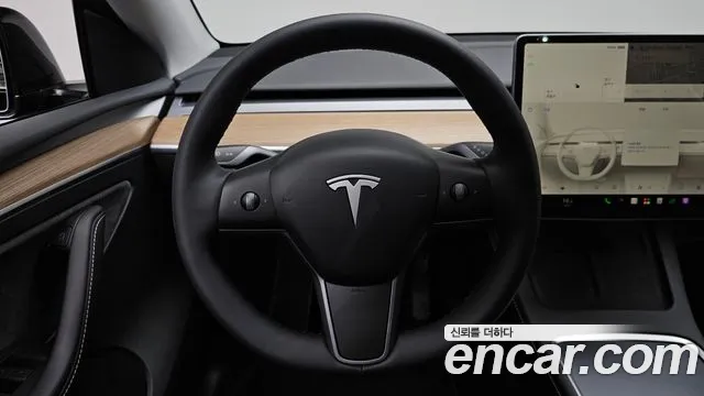 Tesla Model Y — Фото автомобиля 11