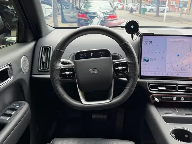 Li Auto L8 — Фото автомобиля 8