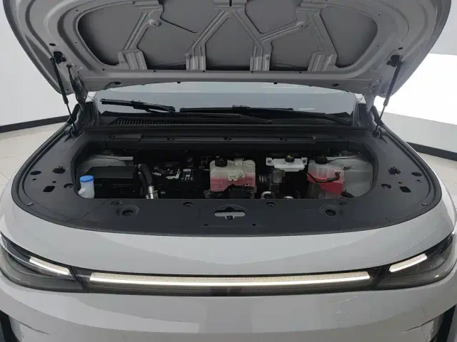 Leapmotor C10 — Фото автомобиля 10