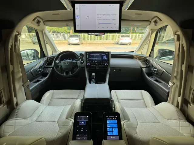 Toyota Alphard — Фото автомобиля 4