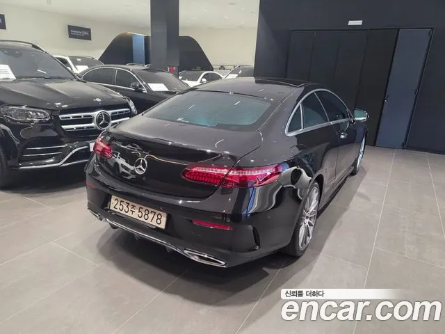 Mercedes-Benz E-Class — Фото автомобиля 2