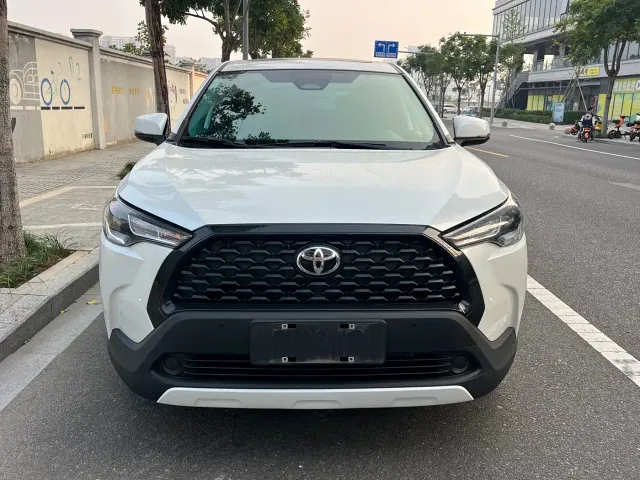 Toyota Corolla Cross — Фото автомобиля 2