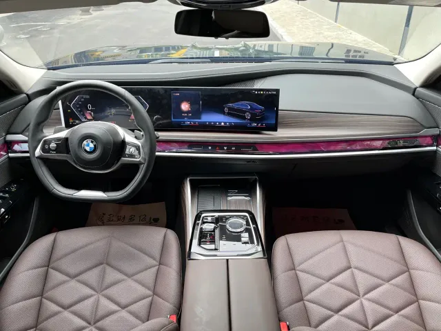 BMW 7 Series — Фото автомобиля 7