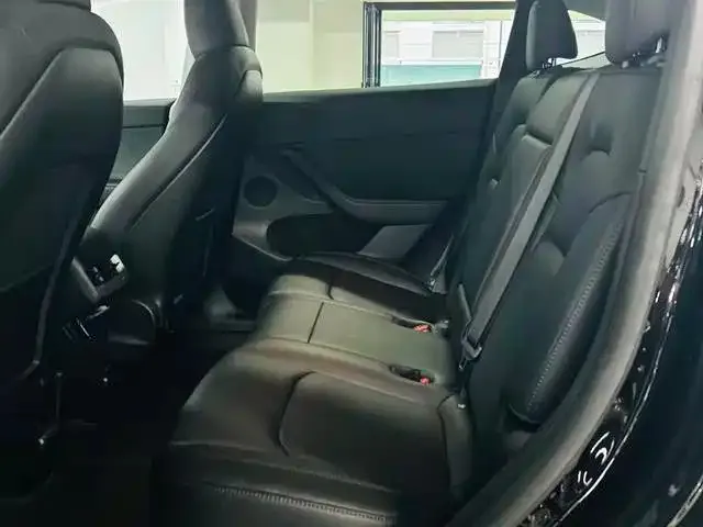 Tesla Model Y — Фото автомобиля 9