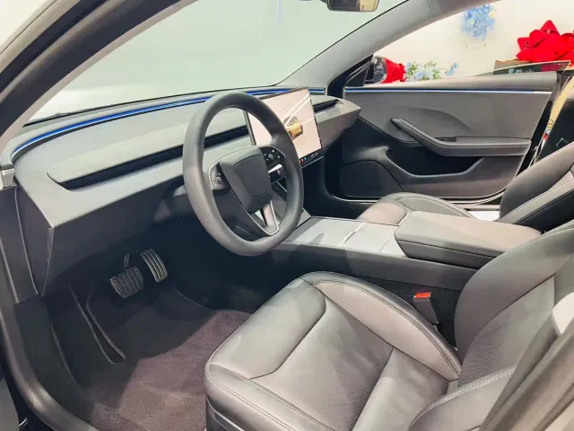 Tesla Model 3 — Фото автомобиля 5