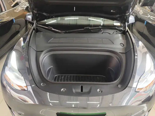 Tesla Model Y — Фото автомобиля 19