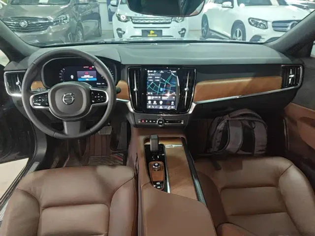 Volvo S90 — Фото автомобиля 9