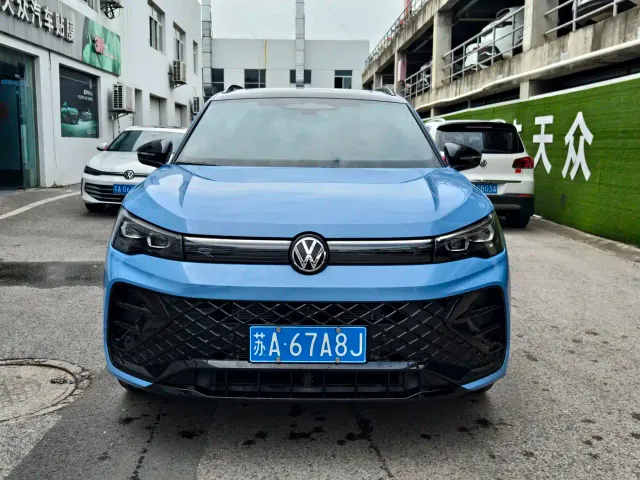 Volkswagen Tiguan L — Фото автомобиля 2