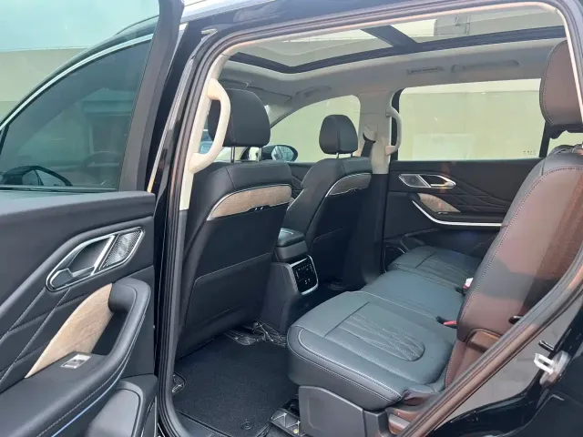Hongqi HS7 — Фото автомобиля 5