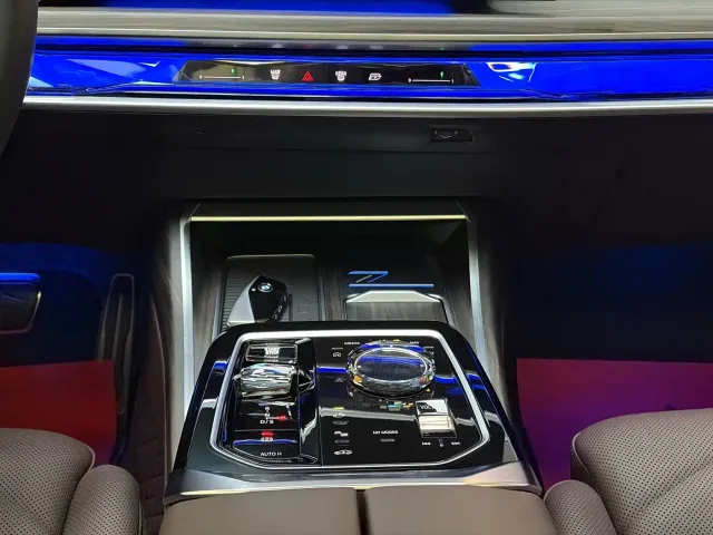 BMW 7 Series — Фото автомобиля 24