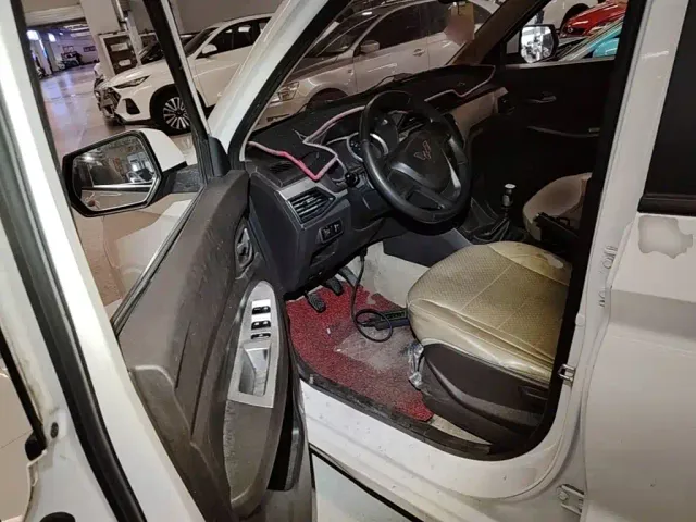Wuling Hongguang — Фото автомобиля 15