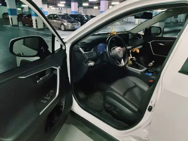 Toyota RAV4 Rongfang 2023 2.0L CVT FWD Style Plus Edition — Фото автомобиля 12
