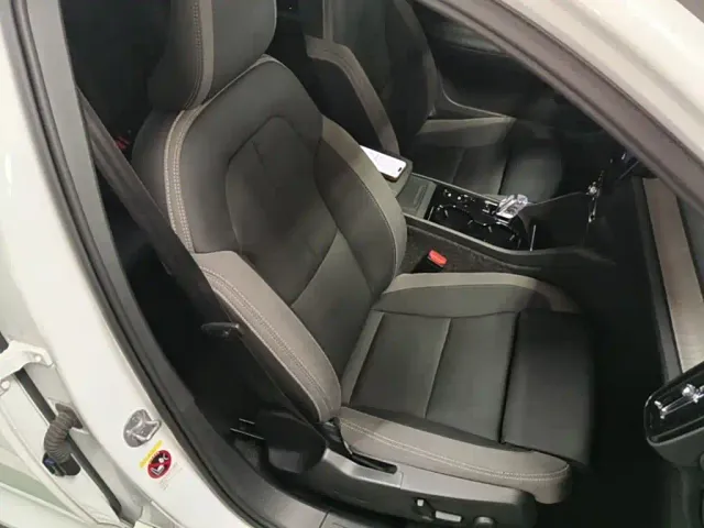 Volvo XC40 — Фото автомобиля 24