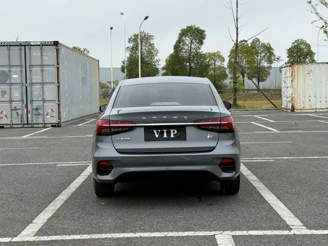 Roewe i5 — Фото автомобиля 12