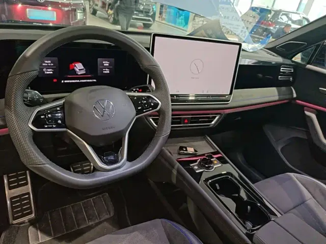 Volkswagen Tiguan L — Фото автомобиля 9