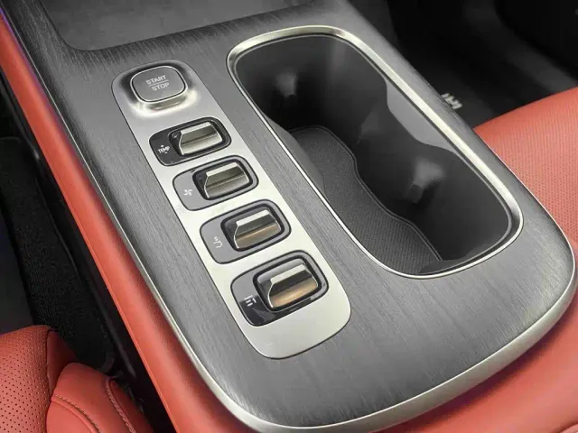 Xiaomi SU7 — Фото автомобиля 26