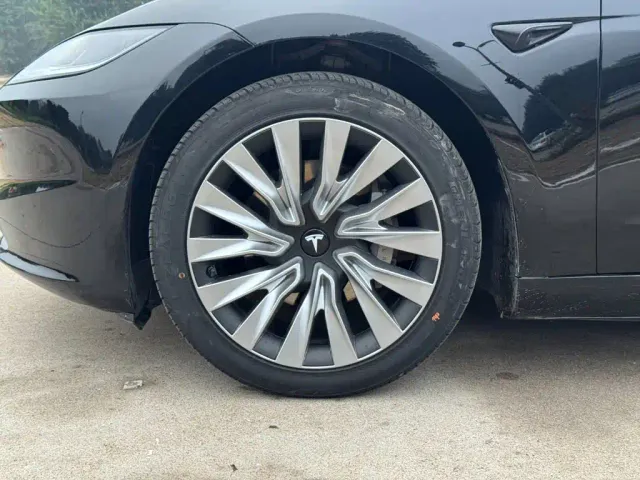 Tesla Model 3 2023 Rear-Wheel Drive — Фото автомобиля 17