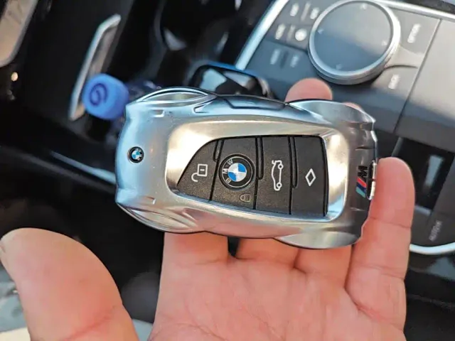 BMW iX3 — Фото автомобиля 8