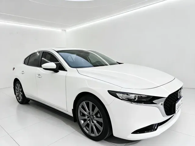 Mazda Axela — Фото автомобиля 3