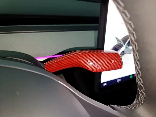 Tesla Model Y — Фото автомобиля 13