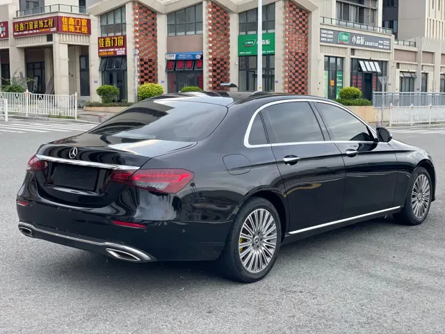 Mercedes-Benz E-Class — Фото автомобиля 7