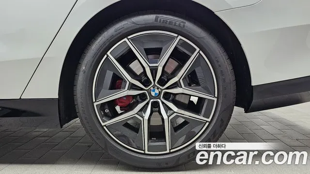 BMW 5 Series G60 — Фото автомобиля 21