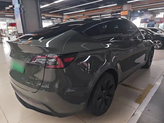 Tesla Model Y — Фото автомобиля 6