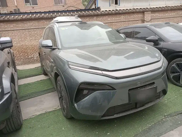BYD Tang L — Фото автомобиля 3