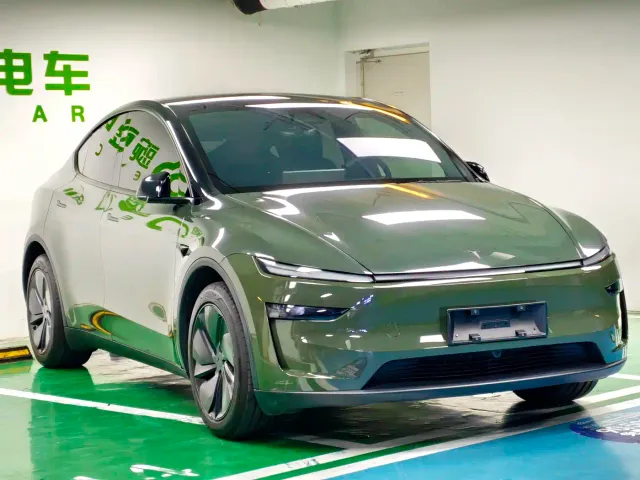 Tesla Model Y 2026 Rear-Wheel Drive — Фото автомобиля 5