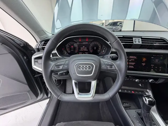 Audi Q3 — Фото автомобиля 10