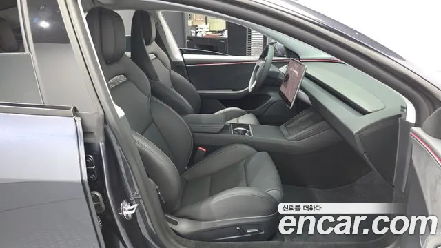 Tesla Model 3 — Фото автомобиля 16