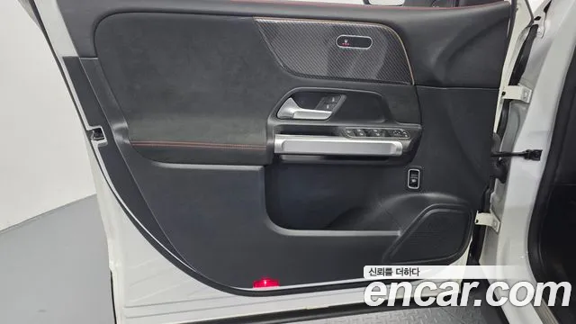 Mercedes-Benz GLB-Class — Фото автомобиля 23