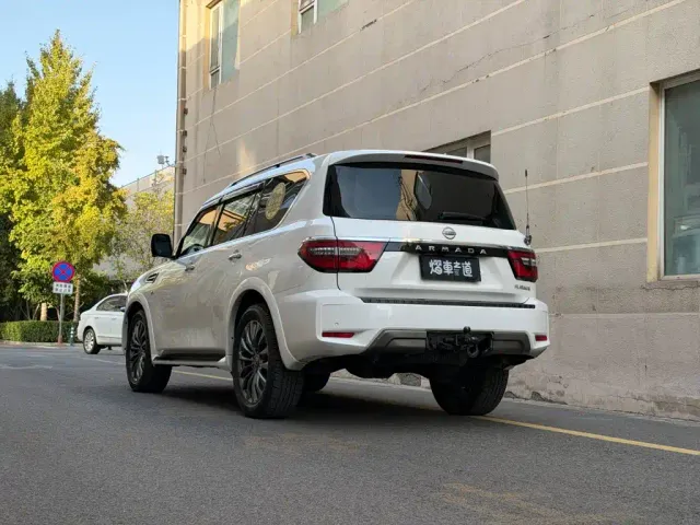 Nissan Patrol — Фото автомобиля 3