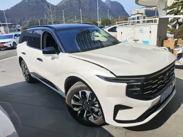 Ford Edge — Фото автомобиля 5