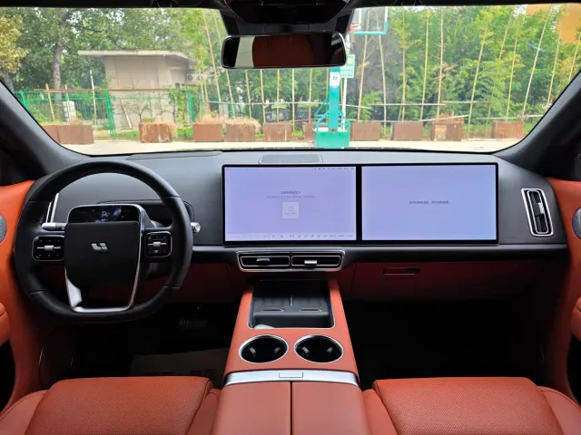 Li Auto L9 — Фото автомобиля 14