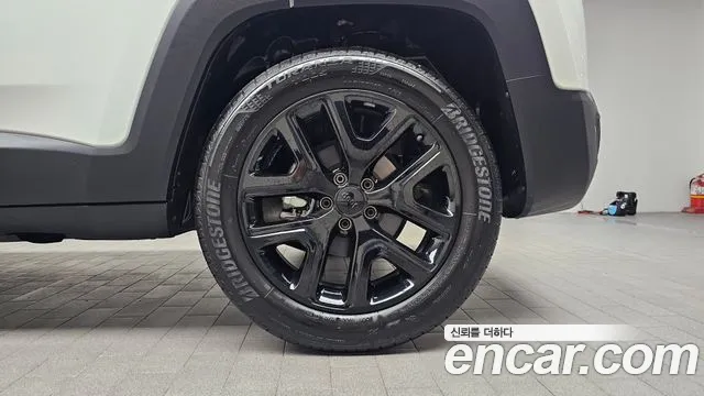 Jeep Renegade — Фото автомобиля 20