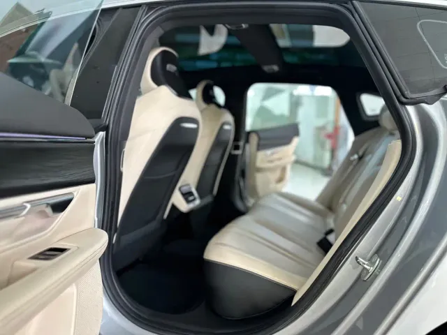 Xpeng P7 — Фото автомобиля 15