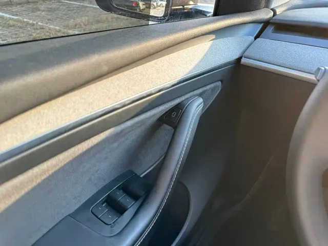Tesla Model Y — Фото автомобиля 20