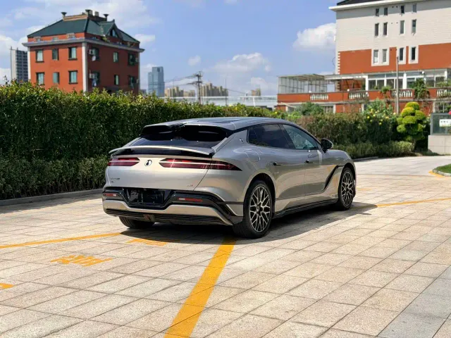 Denza Z9GT — Фото автомобиля 24