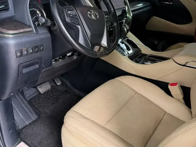 Toyota Alphard — Фото автомобиля 3