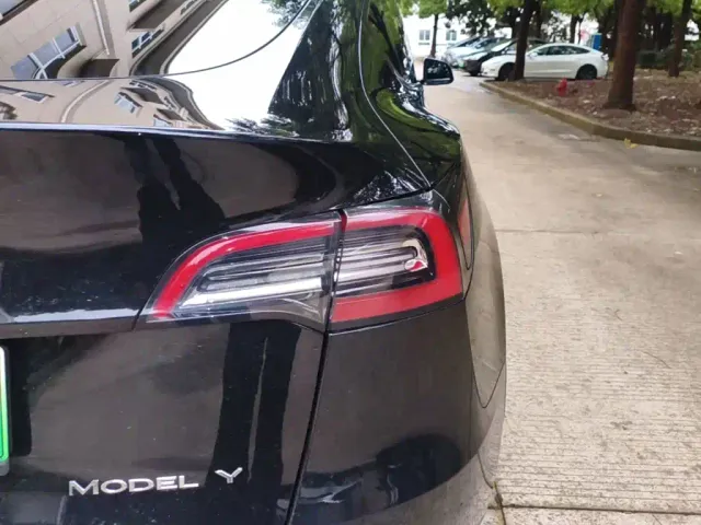 Tesla Model Y — Фото автомобиля 7