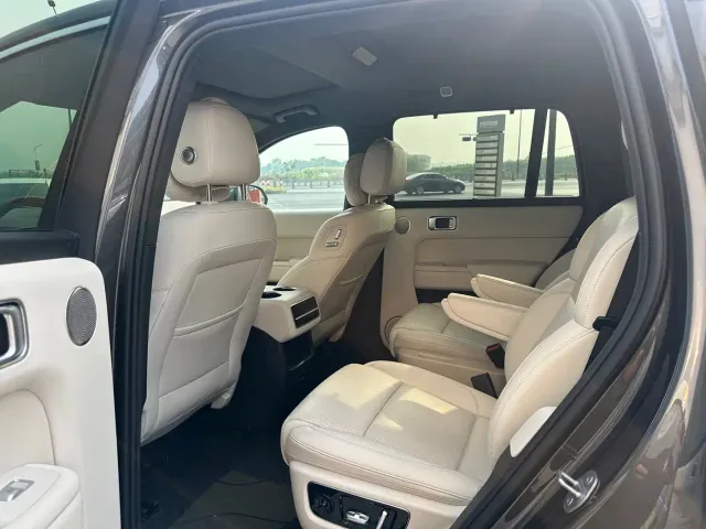 Li Auto L8 — Фото автомобиля 3