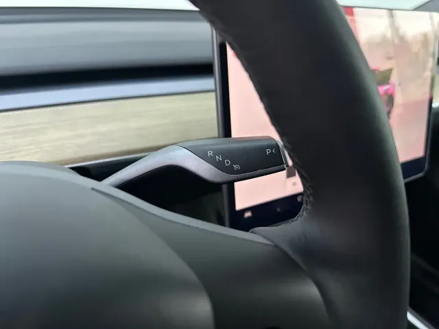 Tesla Model Y — Фото автомобиля 7