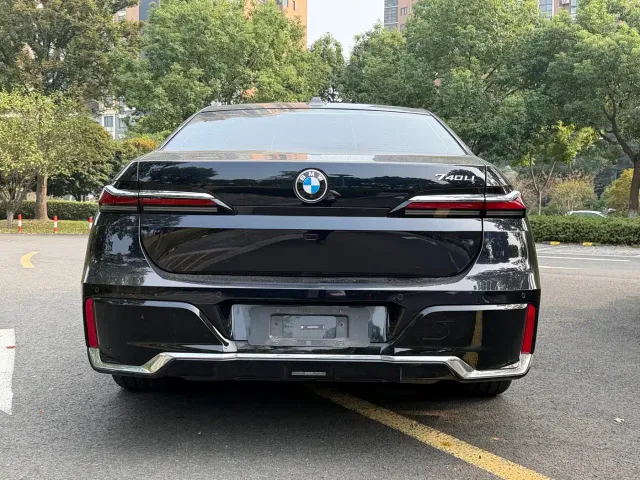 BMW 7 Series — Фото автомобиля 10